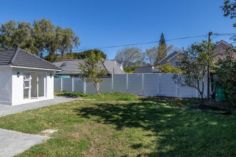 To Let 4 Bedroom Property for Rent in Bergvliet Western Cape